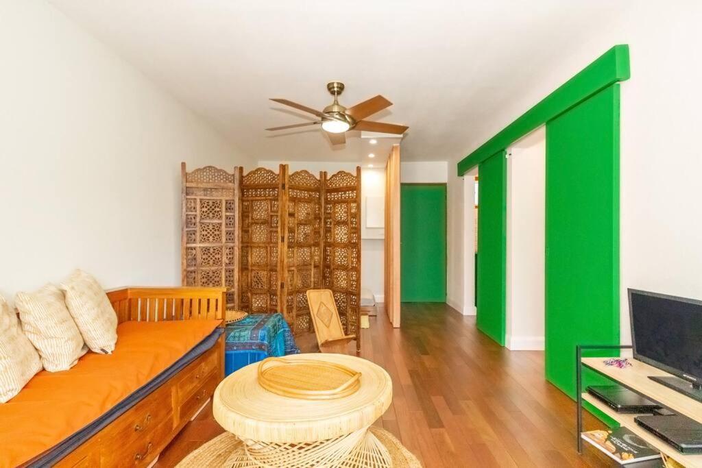 Апартаменты Exotica - En Plein Coeur De St Gilles Les Bains Сен-Жиль-ле-Бэн Экстерьер фото